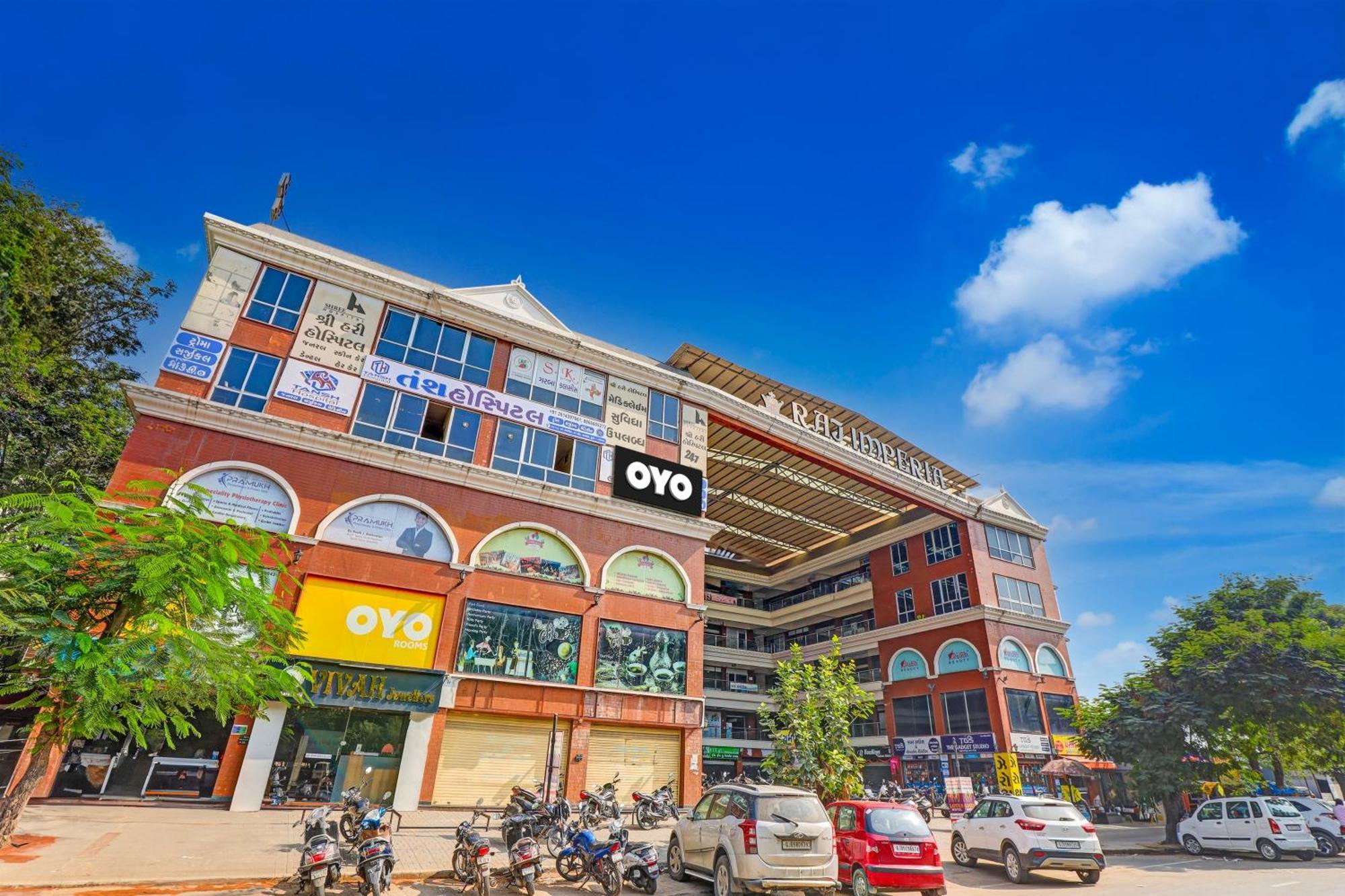Hotel O Lotus Hotel سورات المظهر الخارجي الصورة