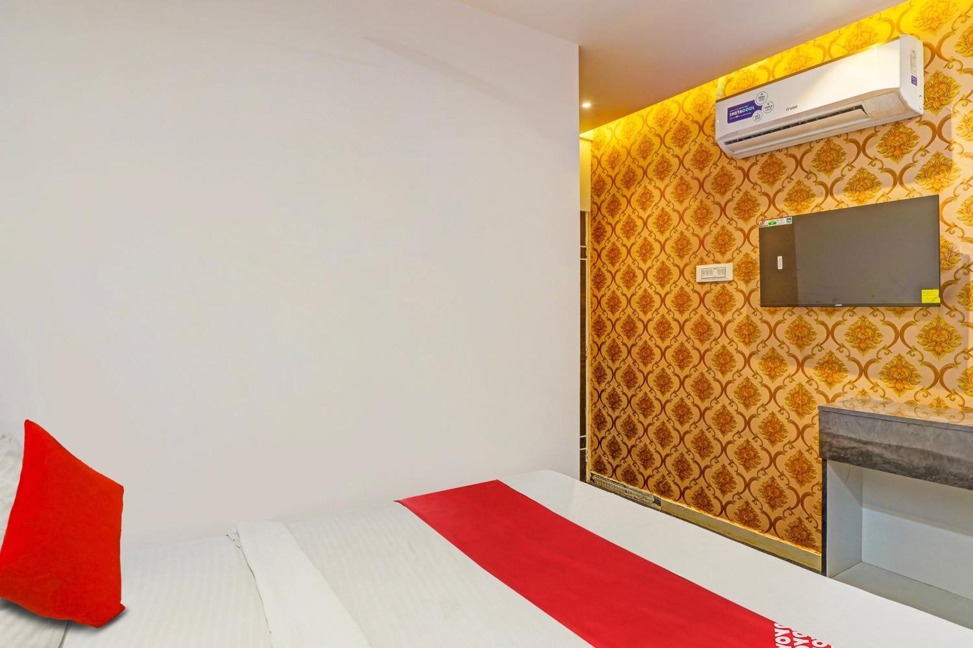 Hotel O Lotus Hotel سورات المظهر الخارجي الصورة