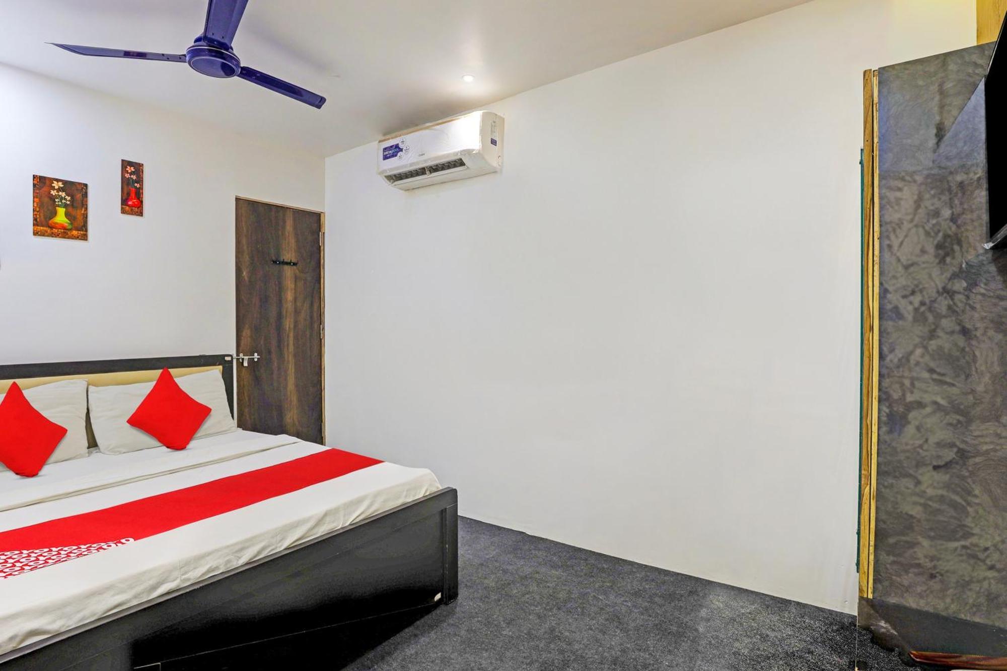 Hotel O Lotus Hotel سورات المظهر الخارجي الصورة
