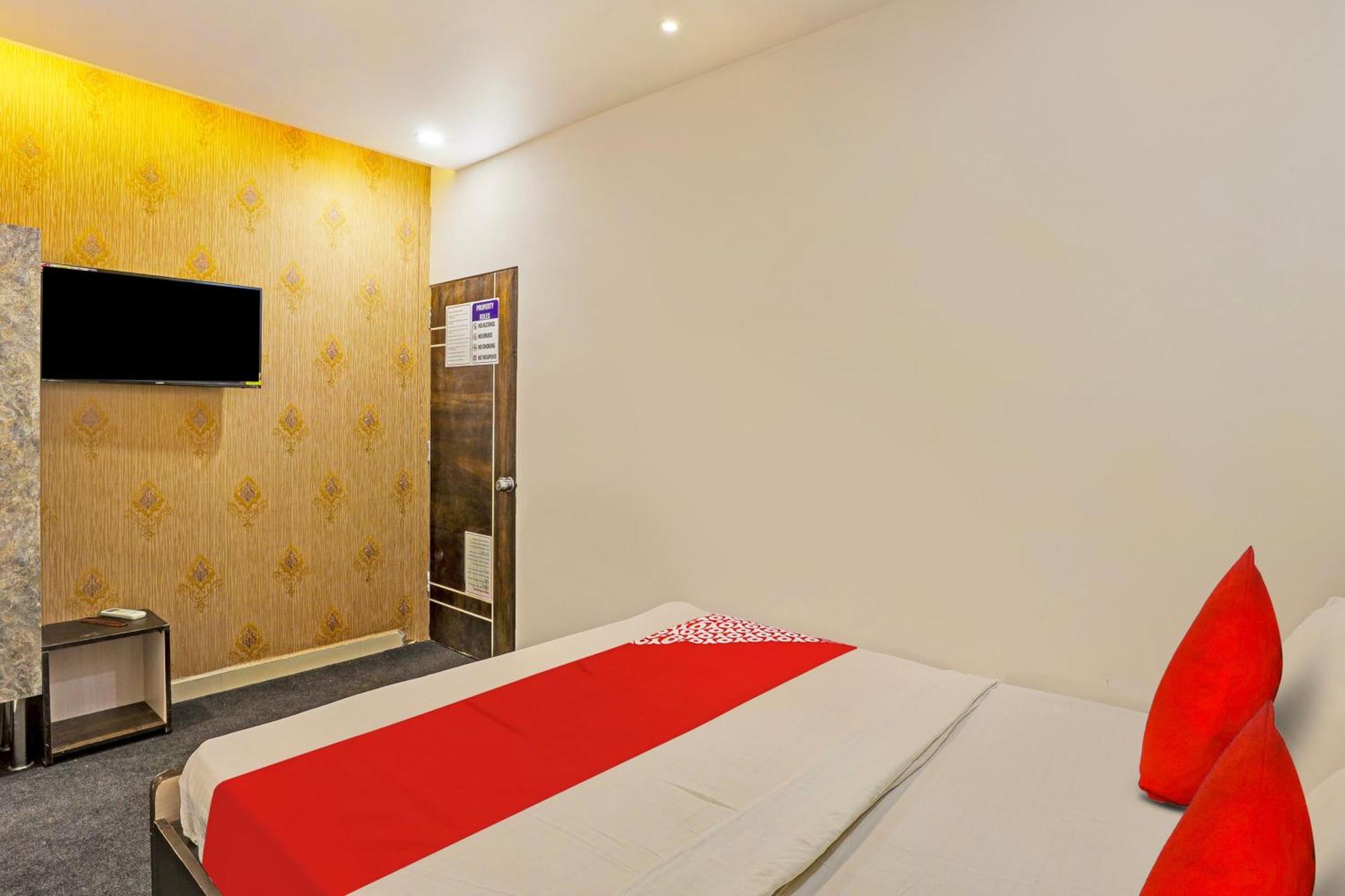 Hotel O Lotus Hotel سورات المظهر الخارجي الصورة