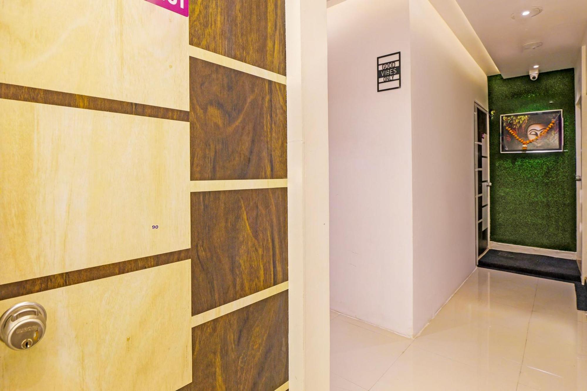 Hotel O Lotus Hotel سورات المظهر الخارجي الصورة