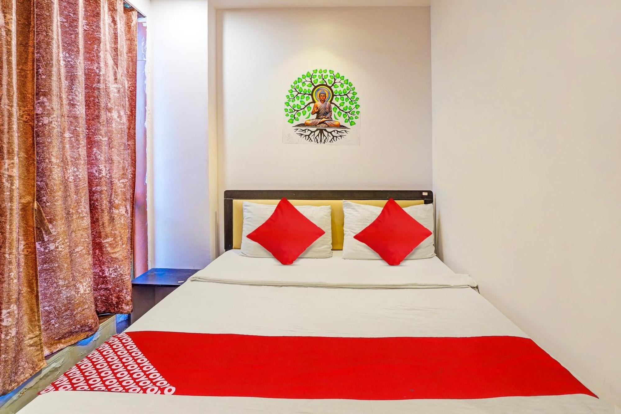 Hotel O Lotus Hotel سورات المظهر الخارجي الصورة