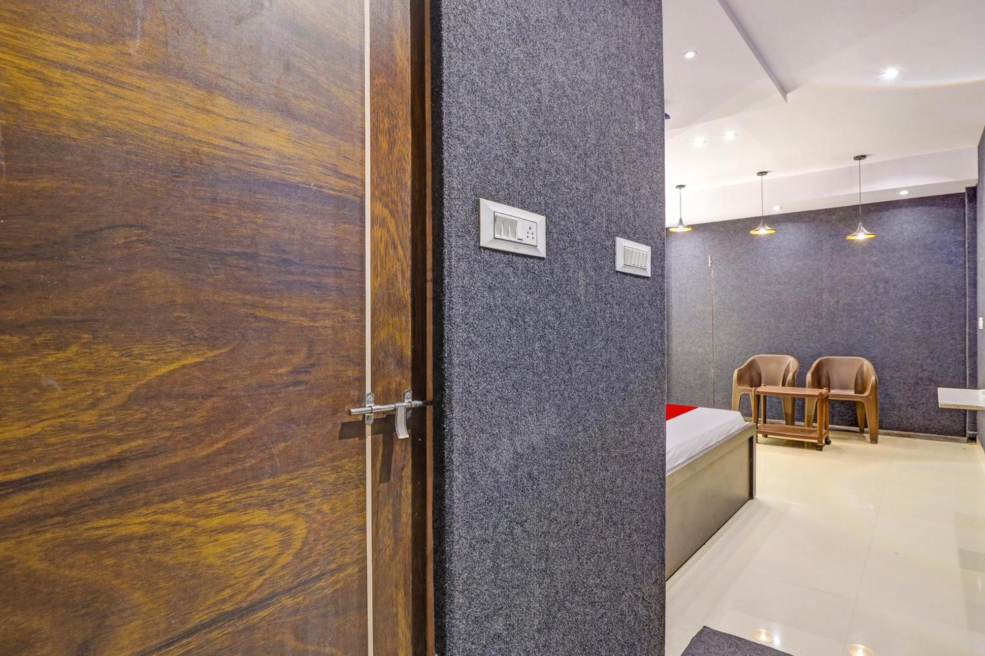 Hotel O Lotus Hotel سورات المظهر الخارجي الصورة