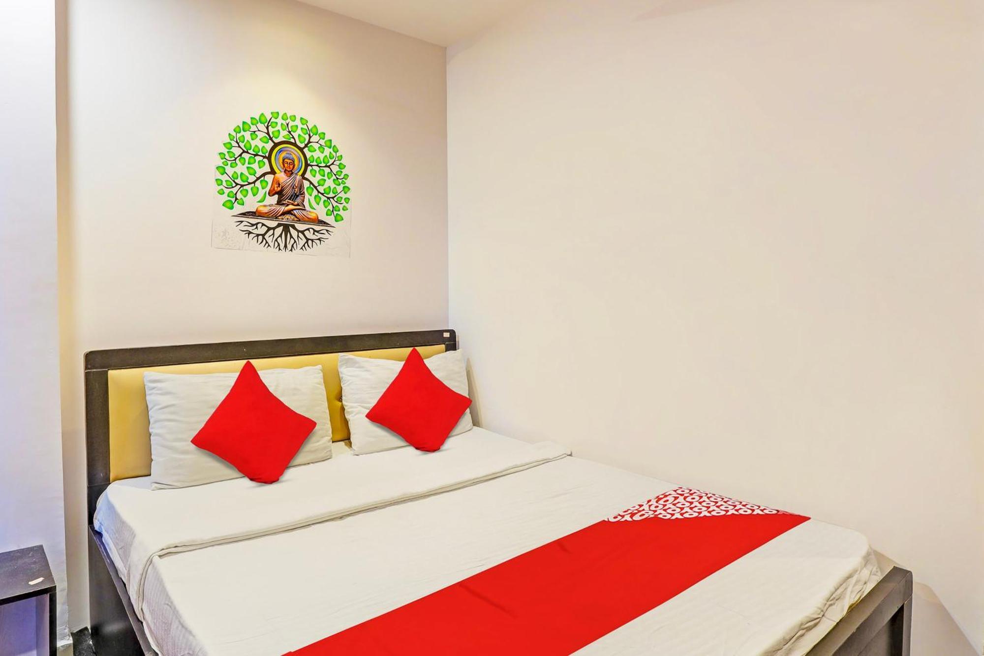 Hotel O Lotus Hotel سورات المظهر الخارجي الصورة