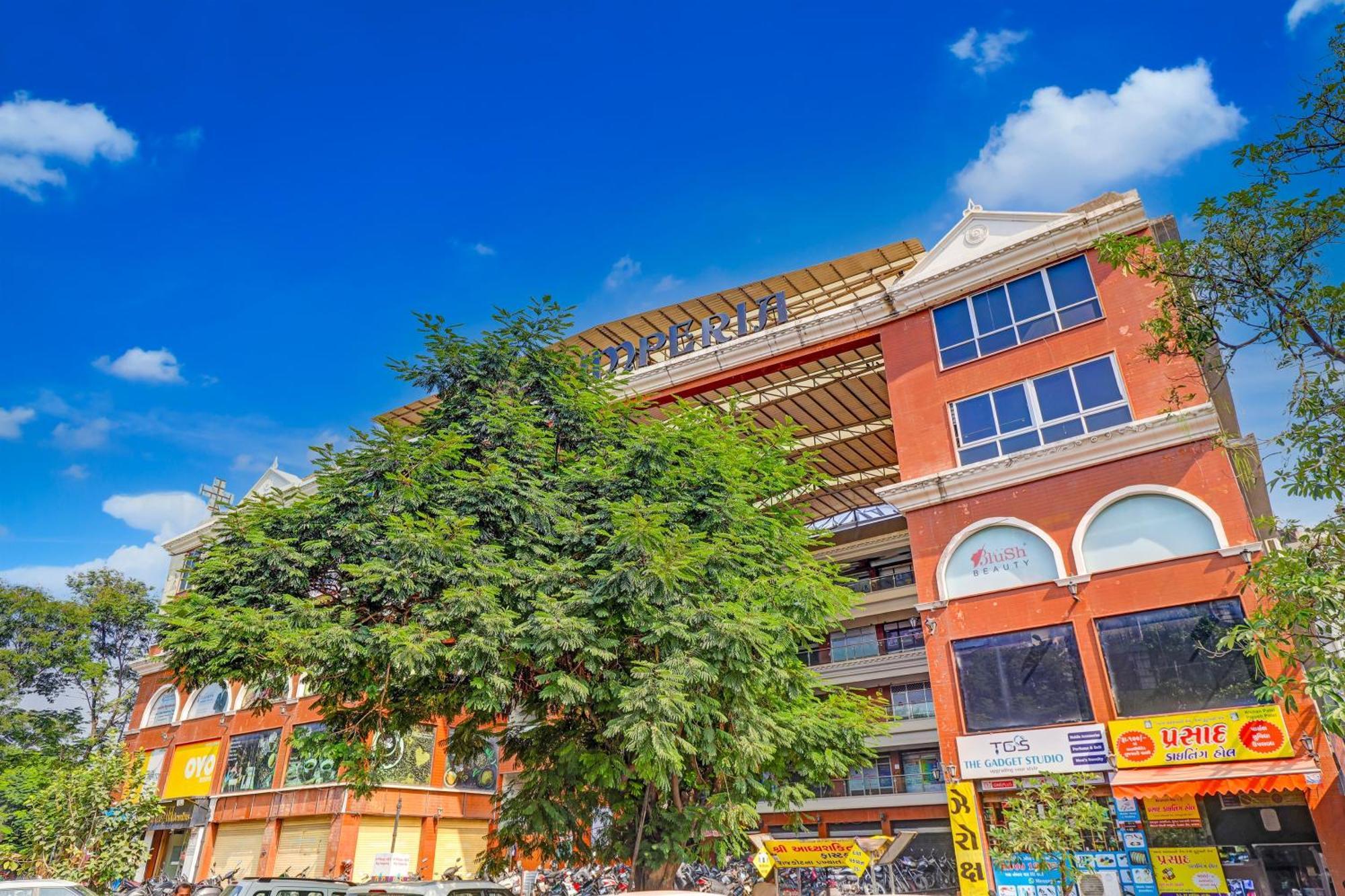 Hotel O Lotus Hotel سورات المظهر الخارجي الصورة